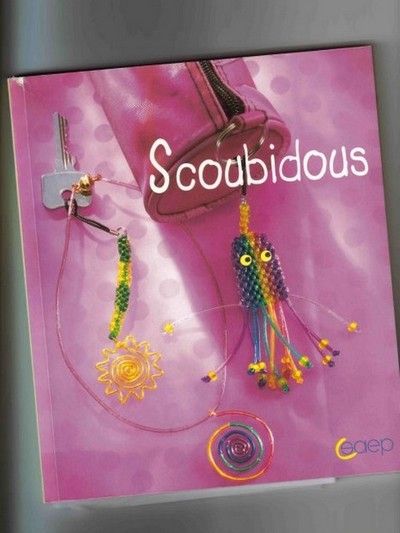 Des livres sur les scoubidous Livre06-01
